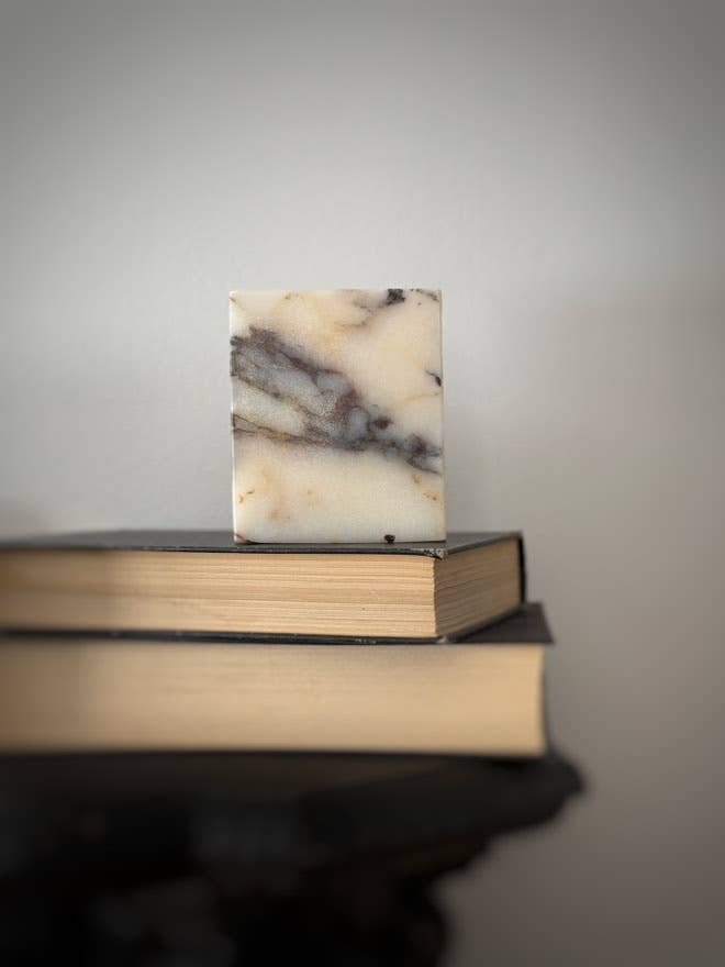 Gevaudan La Loup Marble Scented Candle - White