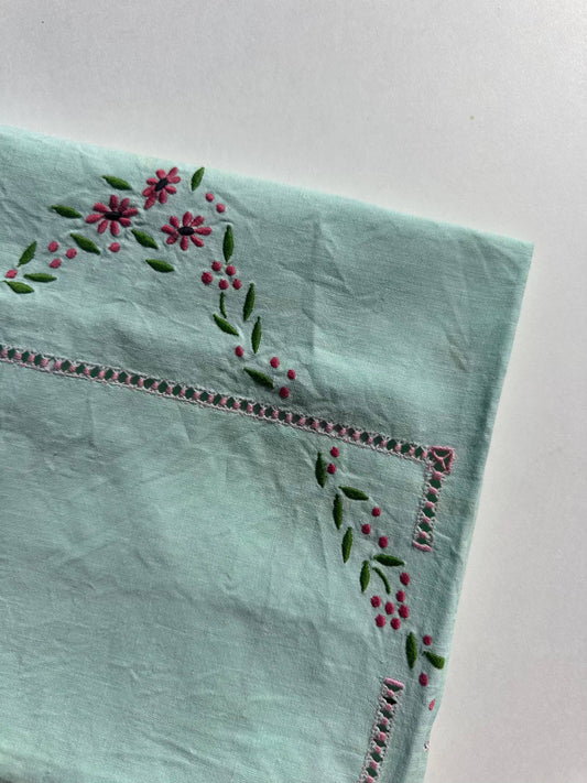 Antique linen tea tablecloth with floral embroidery - 100x100 cm - 12 napkins - Aqua green
